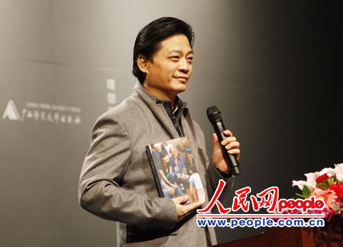 柴静讲述十年央视历程的自传性作品《看见》，12月15日在北京举行首发式。图为崔永元。 摄影 商华鸽