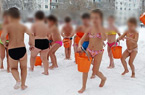 俄幼童零下25度洗冰水澡