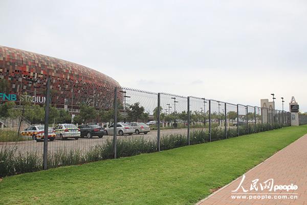 南非第一国家银行体育场修建于1987年，能够容纳近10万名观众。（摄影 王欲然）