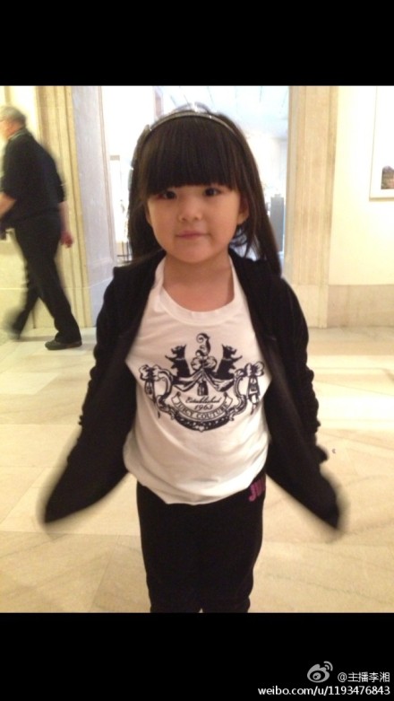 李湘夫妇带女儿参观大都会博物馆