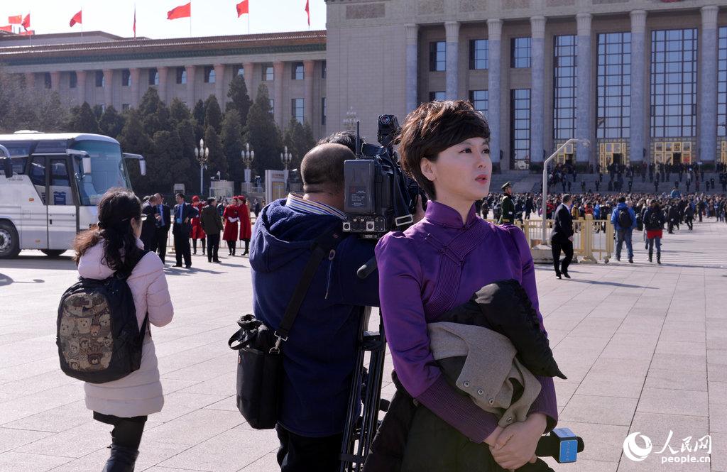 ��Ů��������������ǰѰ�Ҳɷö���ChinaFotoPress/CFP