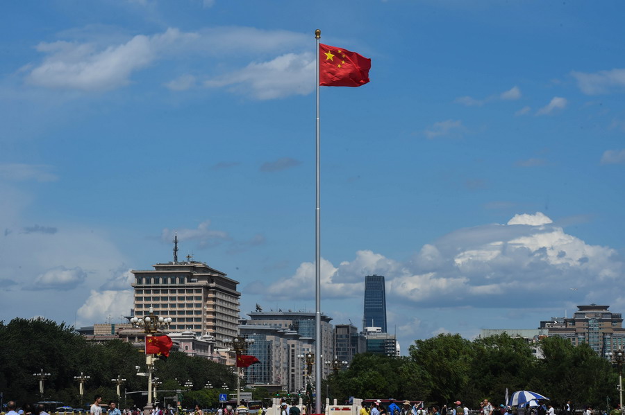 從天安門西向東望去，東三環外的建筑清晰可見（6月11日攝）。新華社記者 羅曉光 攝