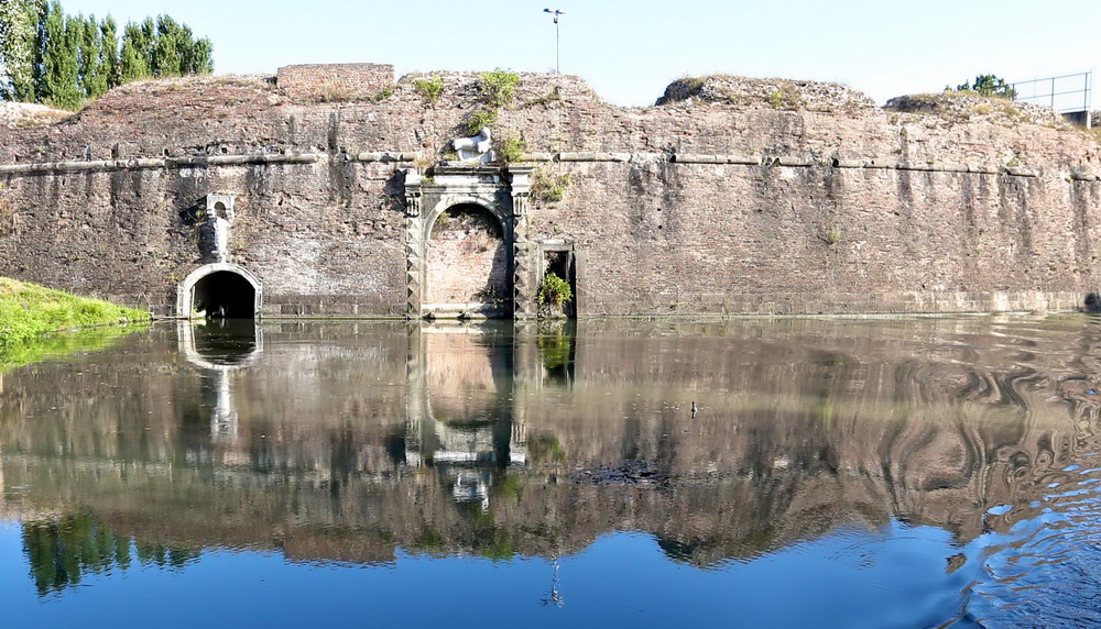 ����������ͨ������˹�����ߵĹų�ǽ��7��29���㣩��