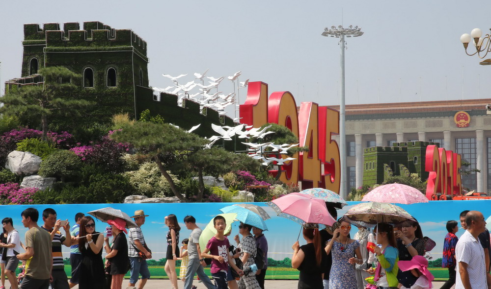8月20日，游客在天安門廣場游覽。