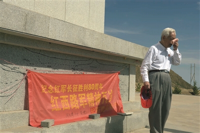 全国晚报媒体记者与西路军后代“回望西征路”