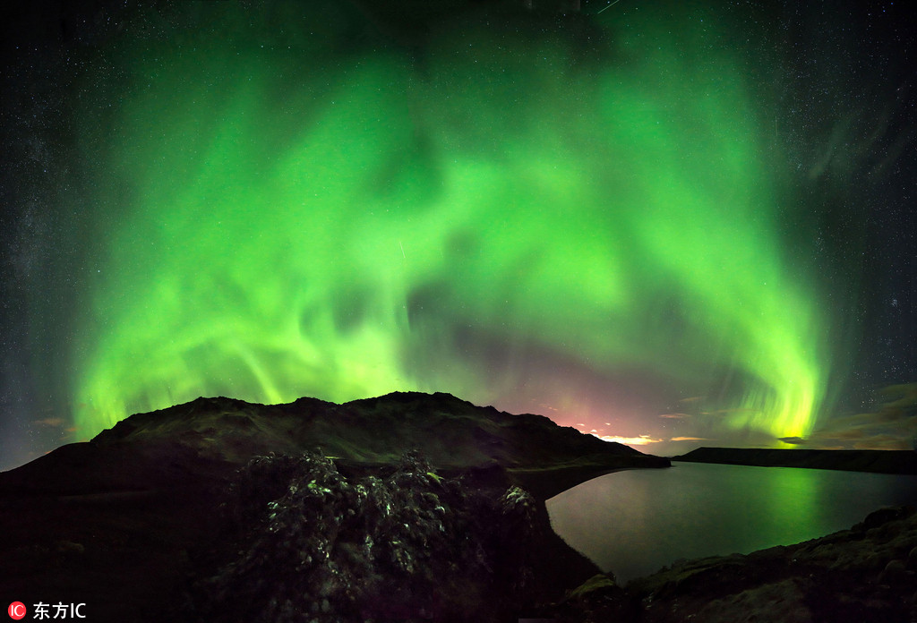 攝影師拍冰島北極光 噴涌炸裂似《魔戒》“索倫之眼”【4】