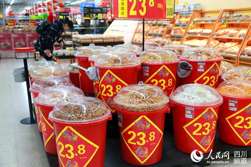 �̼һὫ����ɢװ�������ں�Ͱ�У���������������ѡ������ɫ��Ͱ���к���������������Χ������� �㣩