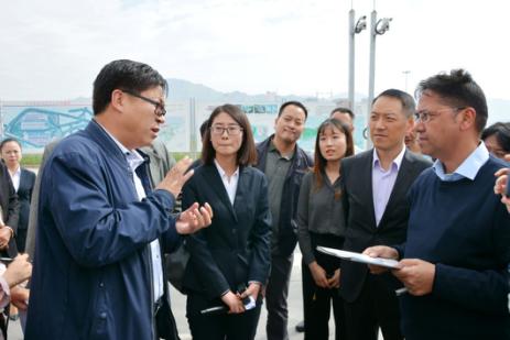 中外媒体记者为兰州国际港务区建设发展点赞