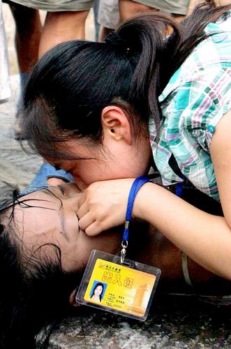 <em>中国最</em>美<em>女记者</em>曹爱文:救人是本能,不救才是新