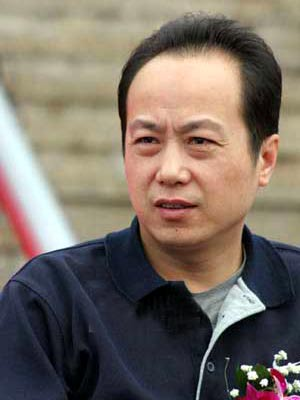 央视播音员李红_央视播音员月收入(2)